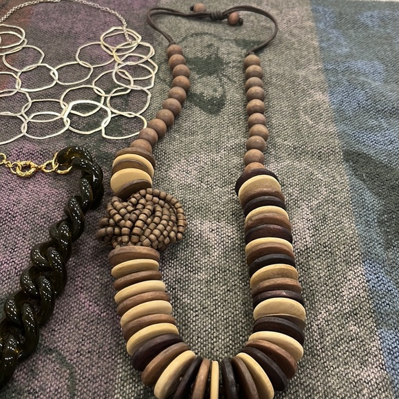 Set of 6 necklaces.  Multi material colours and shapes - Picture 2 of 7